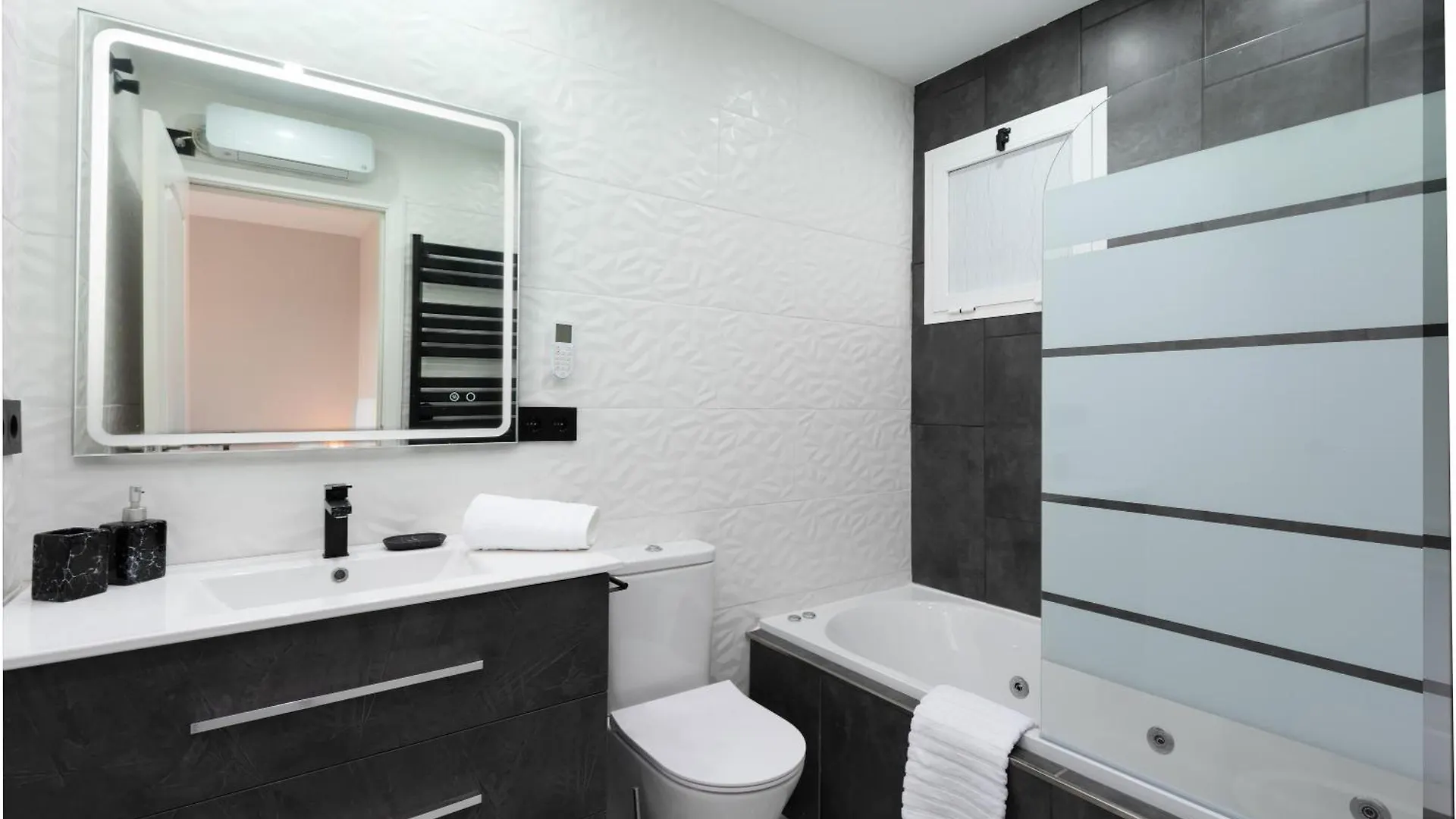דירות Castillo de Sabinillas Seaview 2 Beds La Duquesa Port ספרד